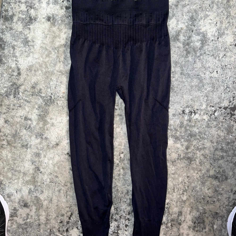 Black high waisted, etched detail on side leggings